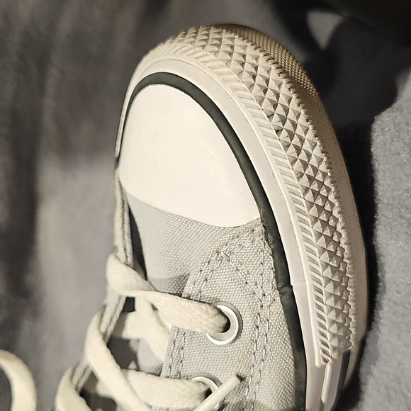 Converse light gray sneakers  size 8 - Picture 6 of 8